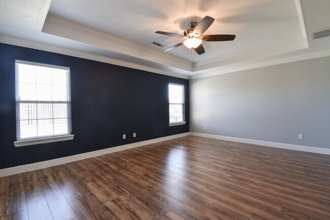 Building Photo - 701 Earls Ct