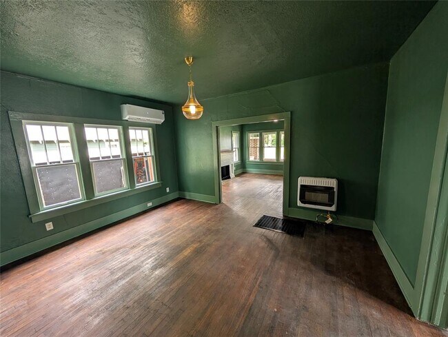 Building Photo - 216 N University Blvd