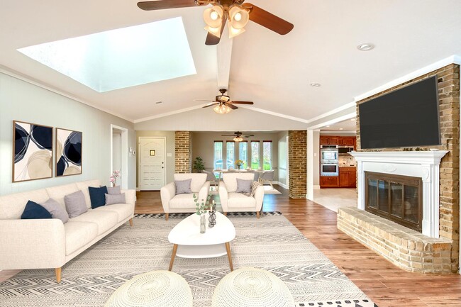Building Photo - Sensational Prestonwood home with outdoor ...