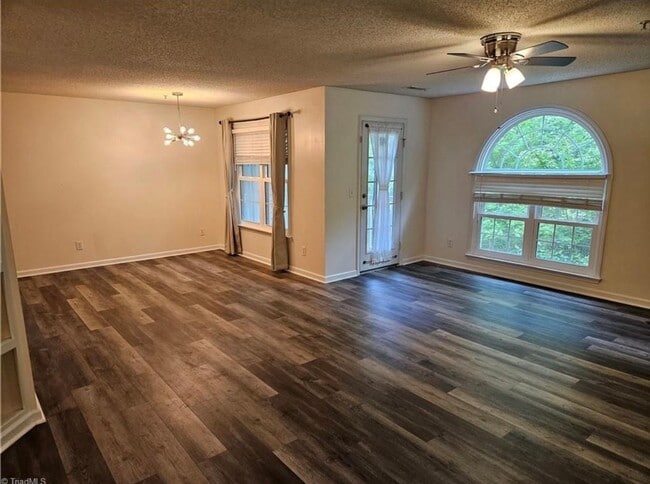 Building Photo - 2nd-level, 2-bedroom, 2-full bath condo