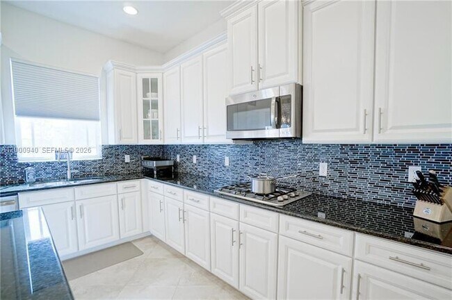 Building Photo - 8630 Lakeside Bnd