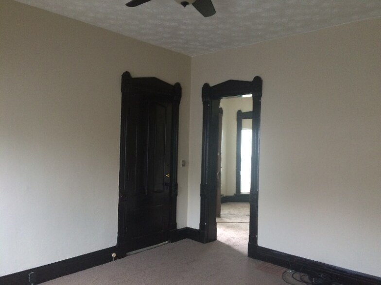 Building Photo - 227 James St