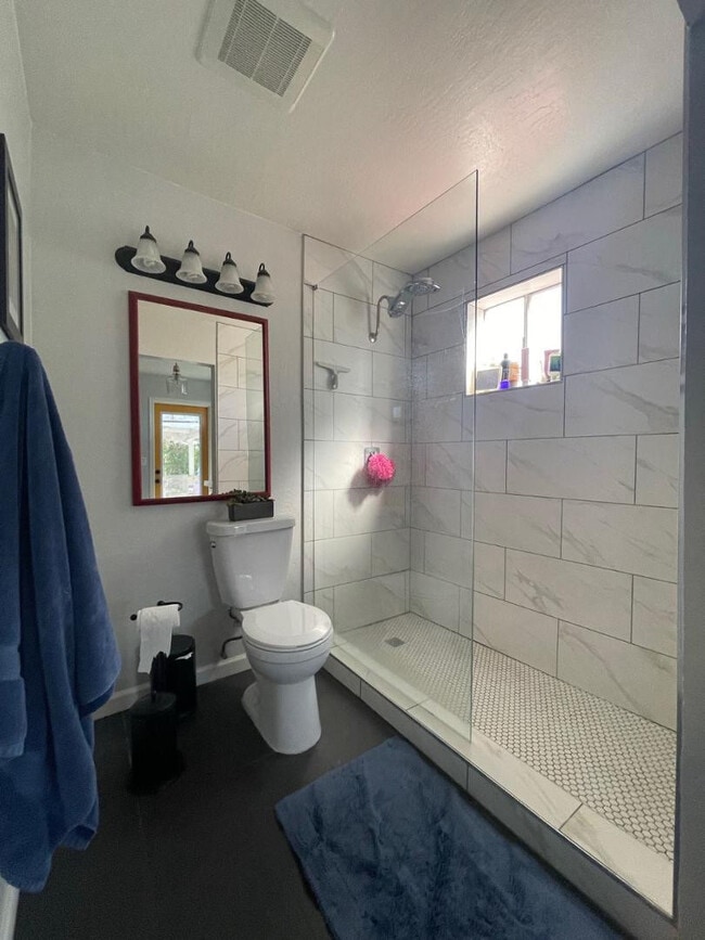 Building Photo - 843 E Butler Dr