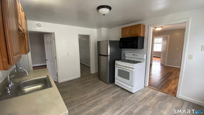 Building Photo - 82 James St