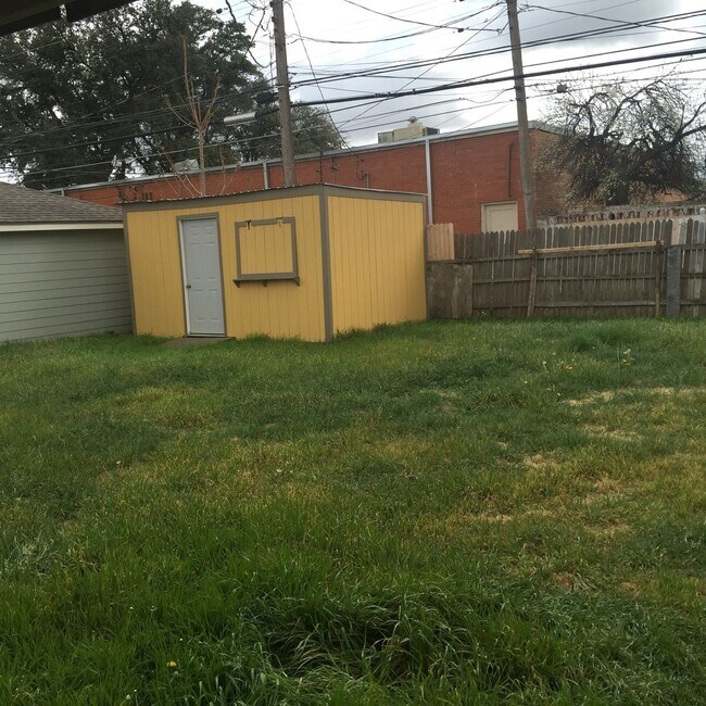 Building Photo - Pre leasing for fall 2026! 3/3 in Medical District!