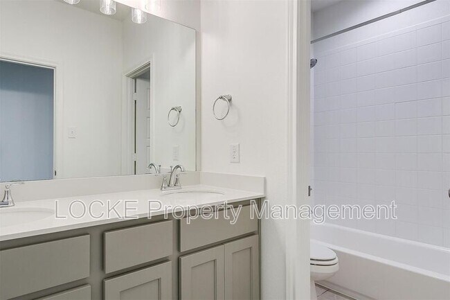 Building Photo - 205 Athenia Dr
