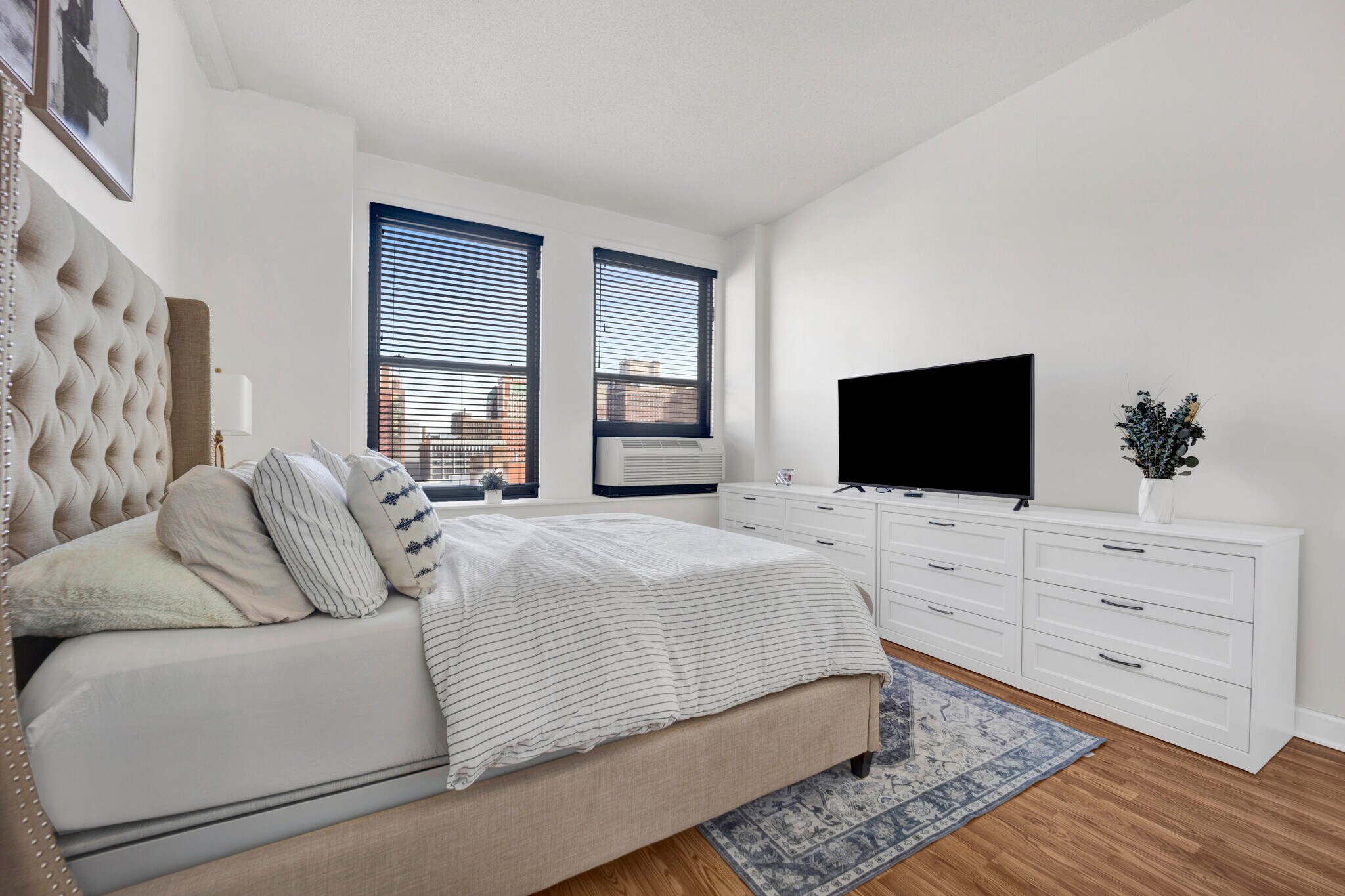 Building Photo - 600 S Dearborn St