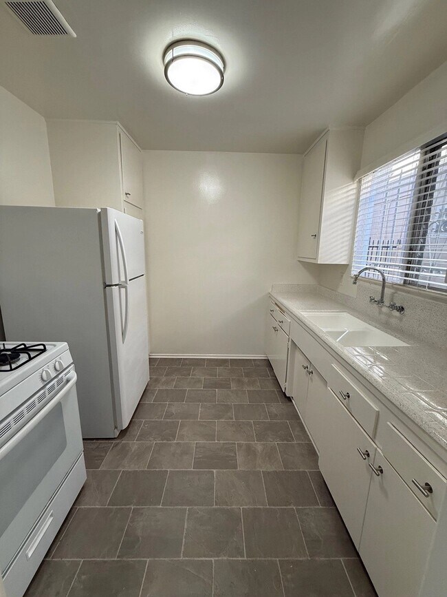 Interior Photo - 10026 Palms Blvd.,