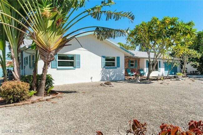 Building Photo - 11 2nd St