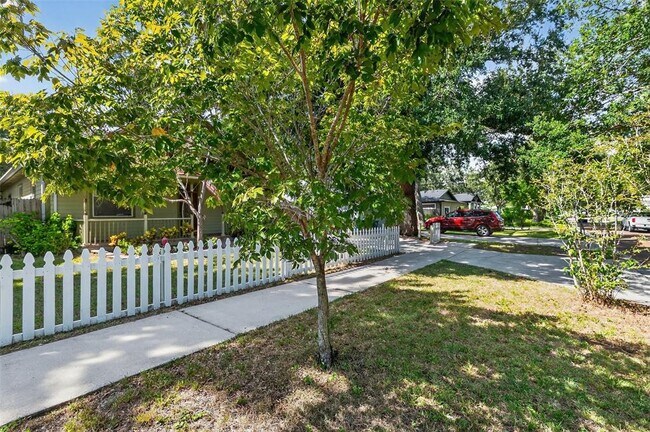 Building Photo - 6827 S Trask St