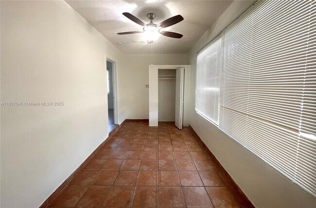 Building Photo - 4024 NW 5th Ave