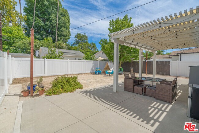 Building Photo - 7044 Garden Grove Ave