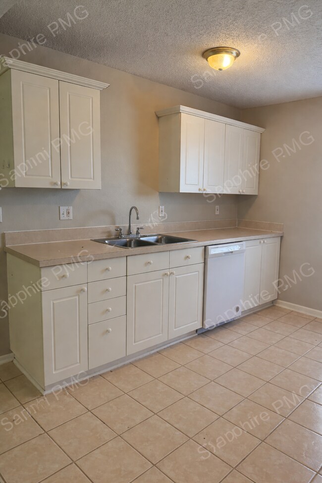 Building Photo - 5644 N Anita Ave