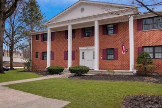 Building Photo - 430 Somerset Dr