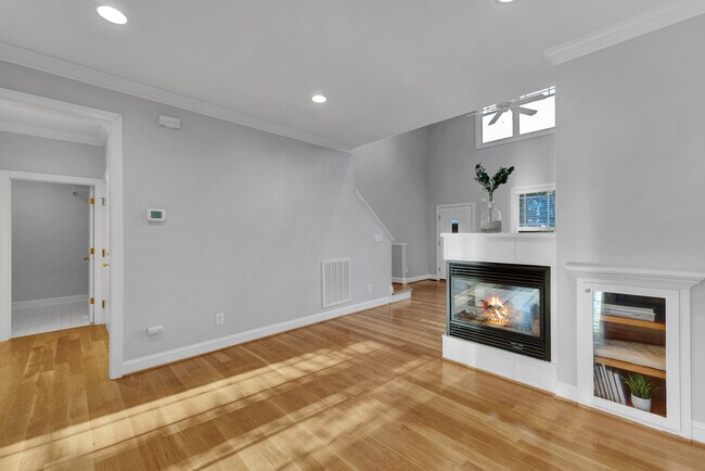 Building Photo - 317 Charleston Ln
