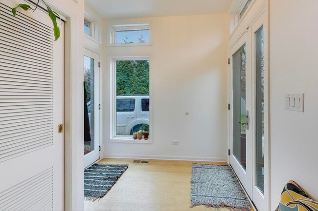 Building Photo - 321 Ferndale Rd