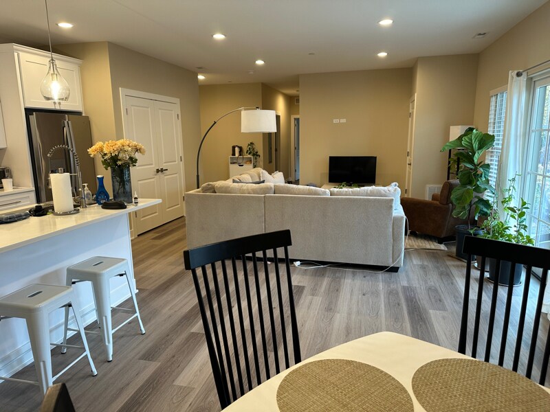 Building Photo - 319 S Glendale Ave