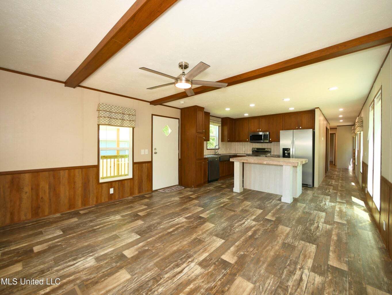 Building Photo - 10731 Lilinoe Way