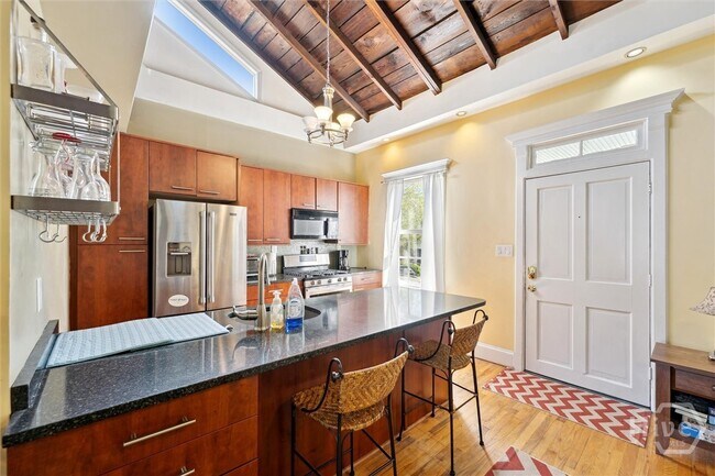 Building Photo - 526 E Charlton St