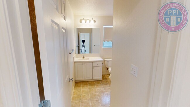 Building Photo - Bethany - Central Air, modern   Pet Friendly, Near Intel/Nike, Excellent Schools