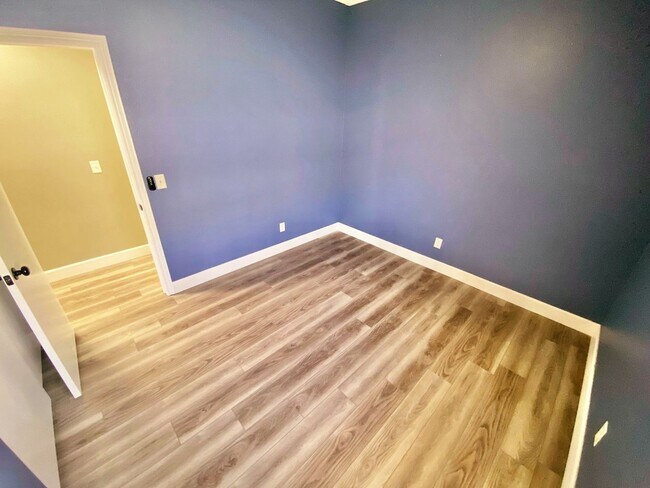 Building Photo - BEAUTIFUL 3 BEDROOM 2 FULL BATHS SINGLE ST...