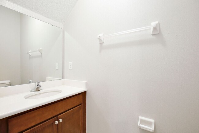 Building Photo - Beautiful 4/2.5 Spacious Home with a Loft Area and a 2 Car Garage Located in Sawgrass Bay - Clerm...