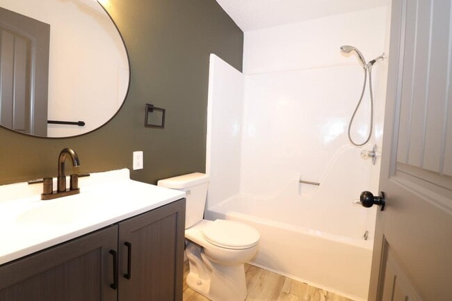 Building Photo - 122 Fairway Ave