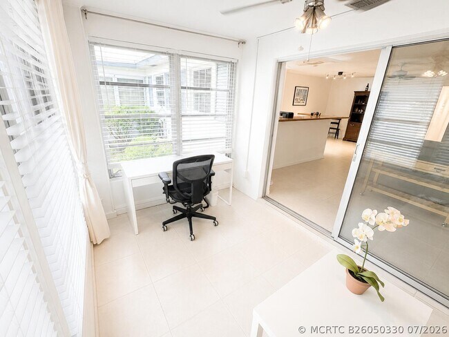 Building Photo - 1207 S Drive Way