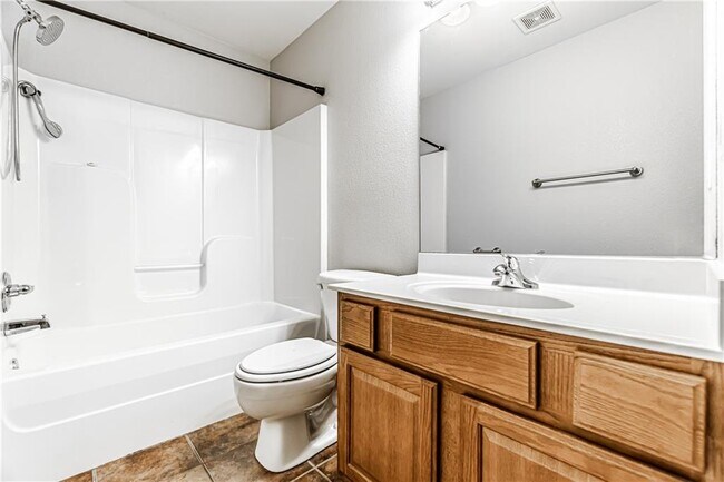 Building Photo - 802 Baker St NW