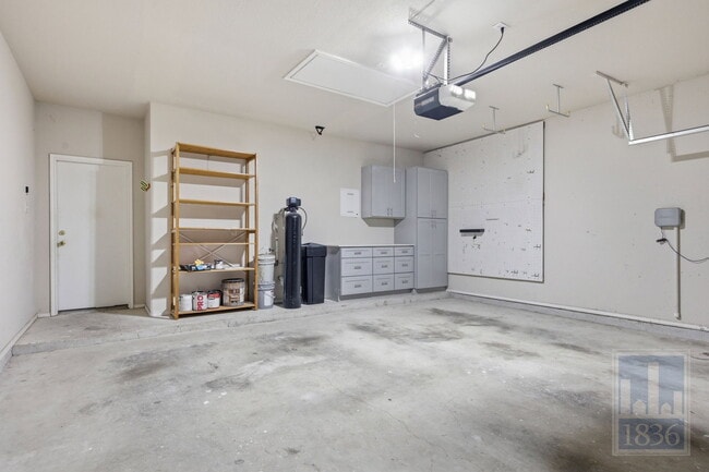 Building Photo - 2217 Speidel Dr