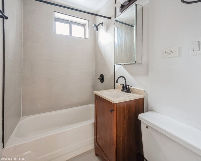 Building Photo - 1430 N Dearborn St