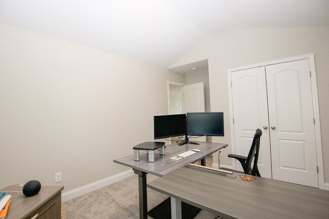 Building Photo - "Spacious 4-Bedroom Home with 2.5 Baths in...