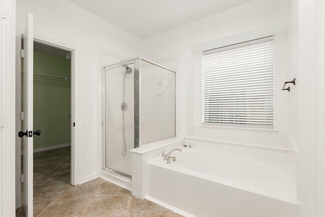Building Photo - 14910 Lake Woodbridge Ct