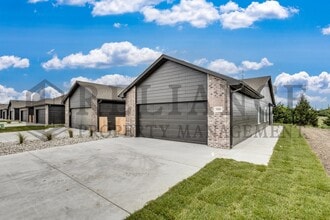 Building Photo - 4930 N Vassar Ave