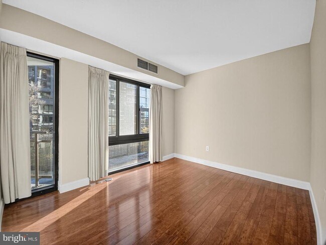 Building Photo - 1530 Key Blvd