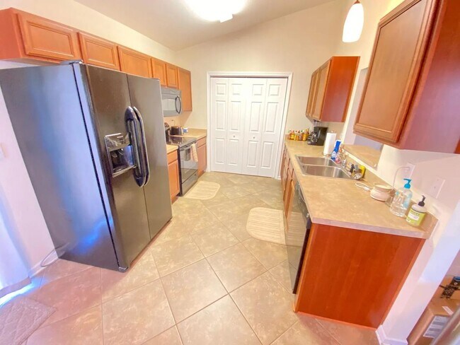 Building Photo - 109 Travertine Crossing