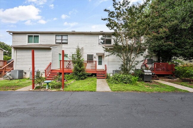 Building Photo - 621 Idlewood Ln