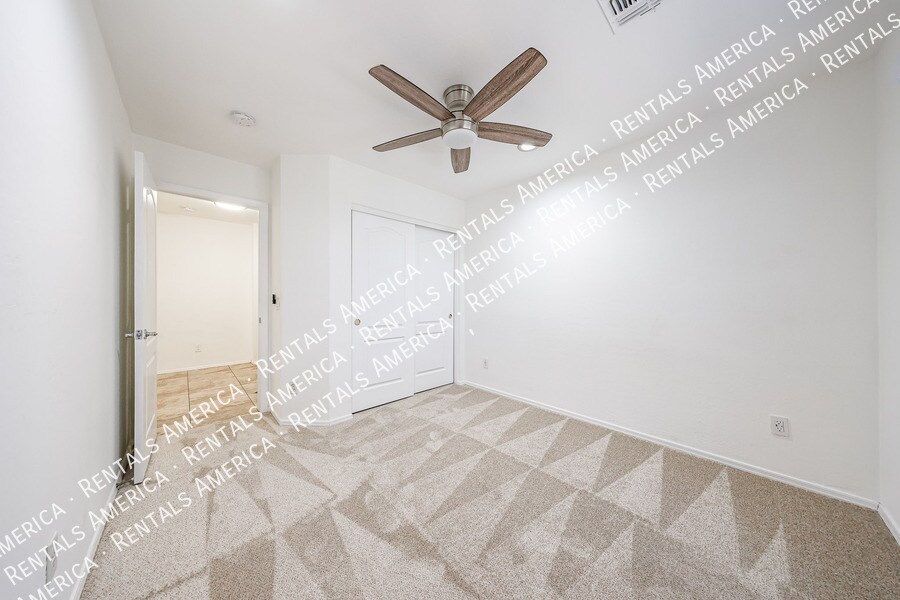 Building Photo - 13041 W Mauna Loa Ln