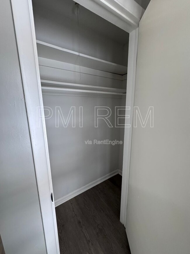 Building Photo - 128 S Miller Rd