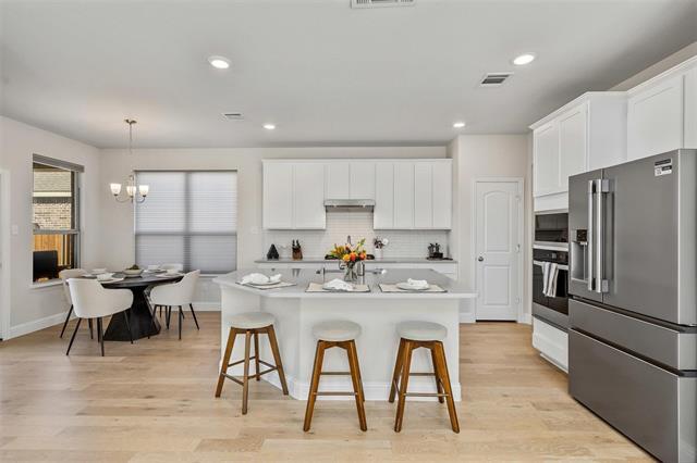 Building Photo - 1220 W Yarrow Ave