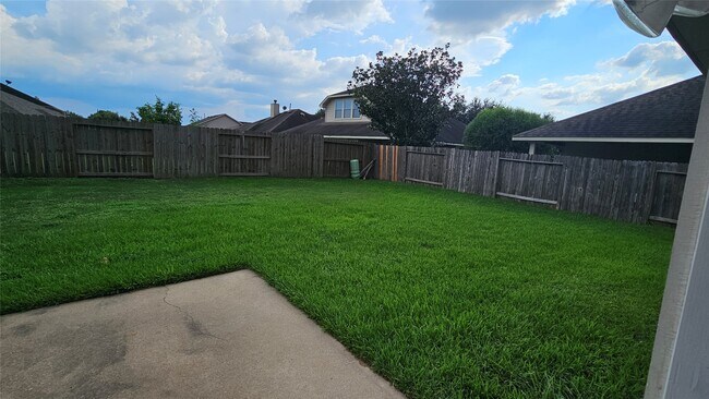 Building Photo - 18015 Willow Cliff Ln