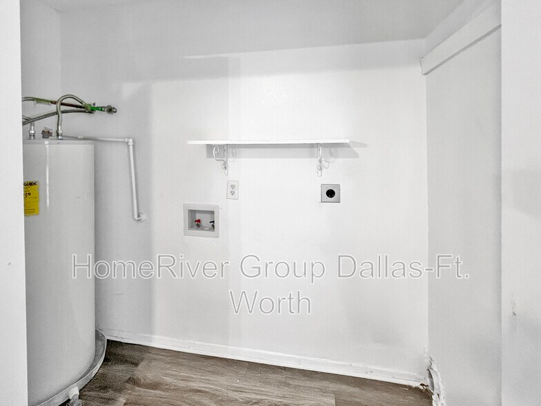 Building Photo - 9703 La Rochelle Dr