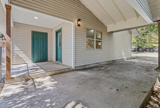 Building Photo - 603 W Nash St