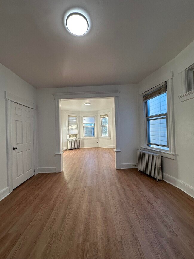 Building Photo - 79 W 52nd St