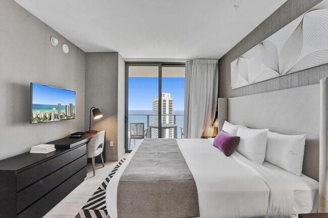 Building Photo - 4010 S Ocean Dr