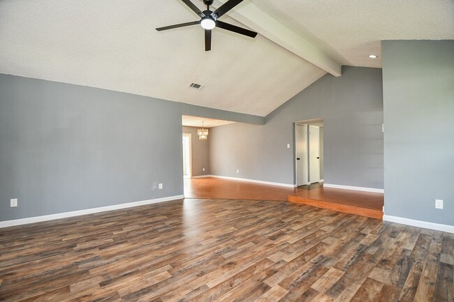 Building Photo - 17022 Quail Park Dr