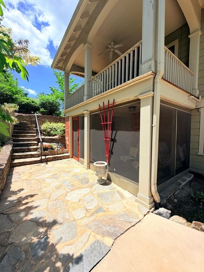 Building Photo - Great Montford location, Partially Furnished Studio Apartment, Utilities Included!