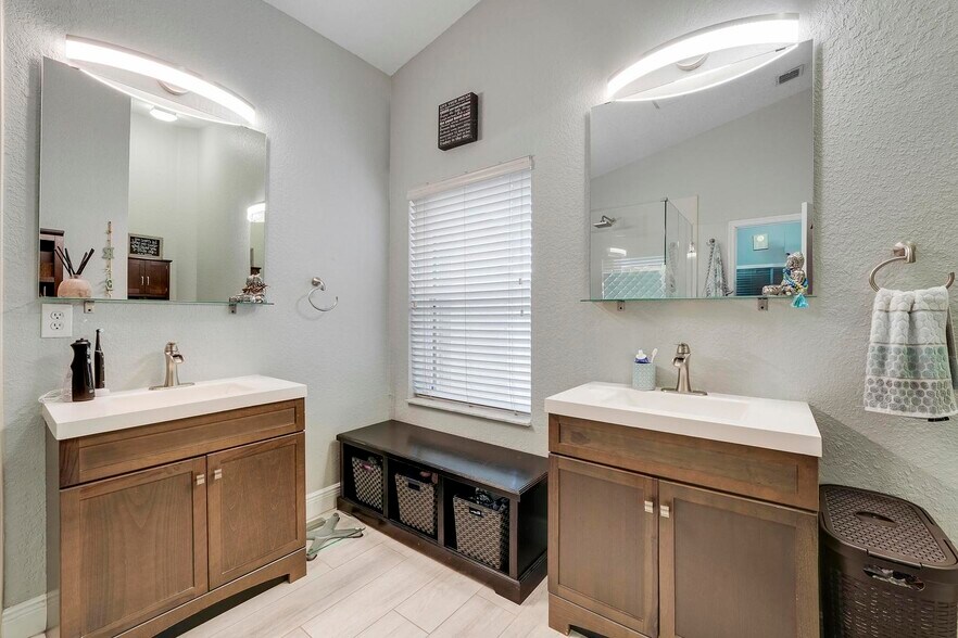 Building Photo - 5959 Durango Dr