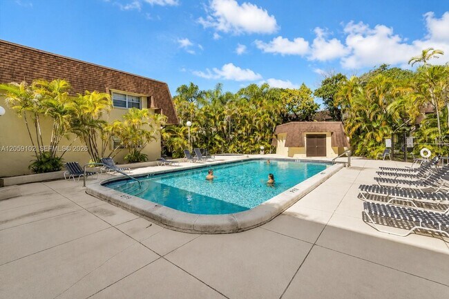 Building Photo - 13710 SW 90th Ave