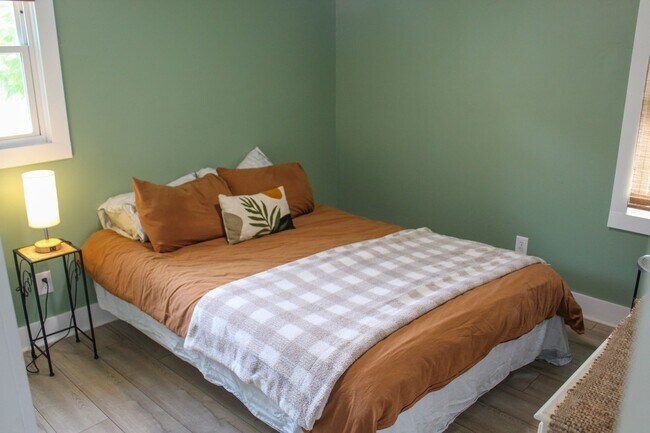 Building Photo - Renovated 3-Bedroom Single-Story Home with...